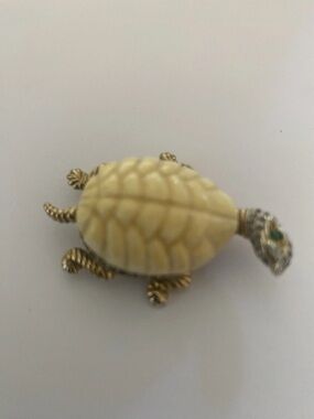 Nettie Rosenstein signed vintage Turtle Figurine Brooch - Gold-Tone Accents